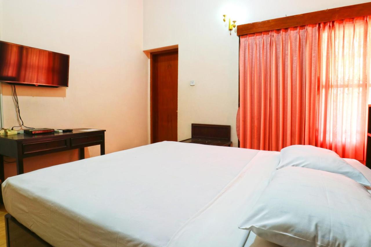 RedDoorz Plus near Brawijaya Museum Malang Exterior foto